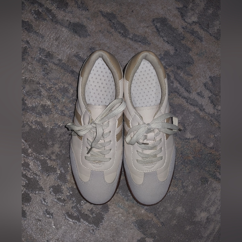 🍁 Cute Neutral Sneakers